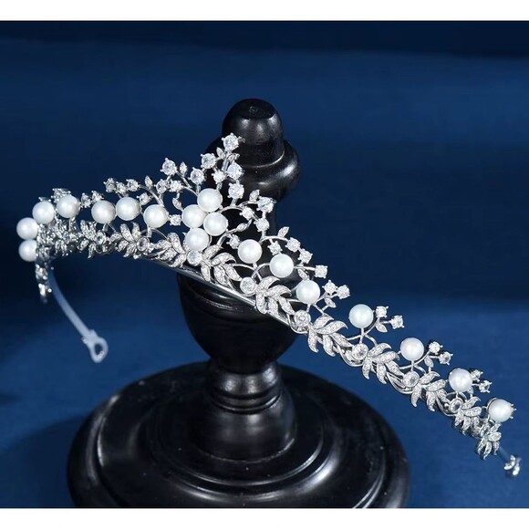 Lovely As Pearl Is A Unique one-of-a-kind 6 pieces Tiara Ensemble main image 10